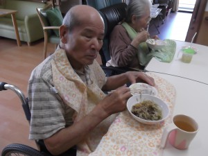 【福祉館恵海：うみかぜ：はまゆうユニットにて】いもたきをしました