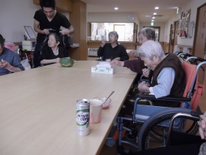 【福祉館恵海：うみかぜ：珊瑚ユニットにて】お誕生会を行いました①