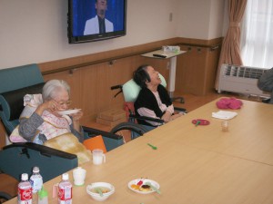 【福祉館恵海：はまゆう】利用者の方の誕生日会を行いました。