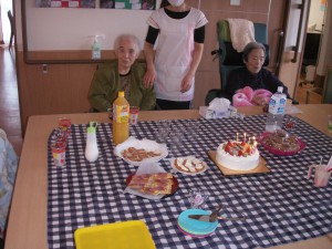 【福祉館恵海：渚ユニット】利用者の方の誕生日会を行いました①