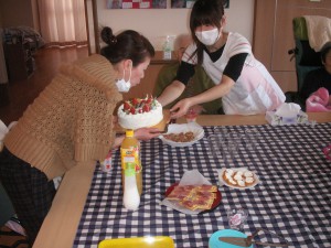 【福祉館恵海：渚ユニット】利用者の方の誕生日会を行いました①