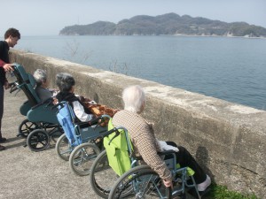 【福祉館恵海：うみかぜ】散歩がてら海を見に・・・