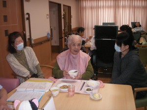 【福祉館恵海：うみかぜ：渚】夕食の一コマ