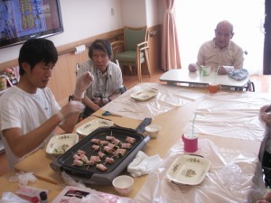 ■とれたてのキュウリを、ベーコン巻いて焼いて食べよう！