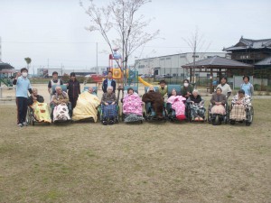 ■近くの公園で、花見をしました(^O^)