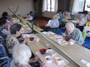 渚ユニットも流しそうめん行いました(^^)