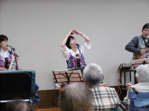 ■オライオン（訪問演奏ボランティアの皆様）の演奏会を堪能されました（●＾o＾●）